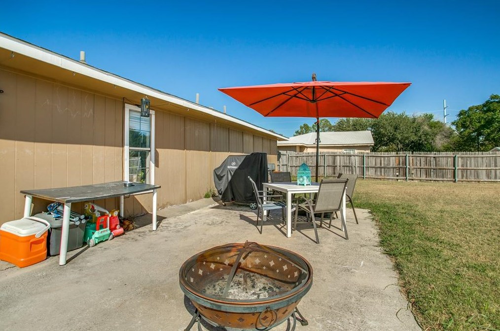 828 Bullock St, Coppell TX 75019-4530 exterior