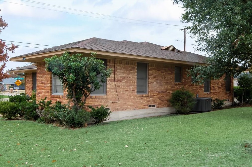1002 Majors Dr, Mesquite TX  75149-5817 exterior