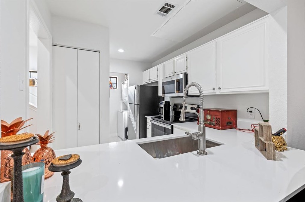 4122 Wycliff Ave, Dallas TX  75219-3000 exterior