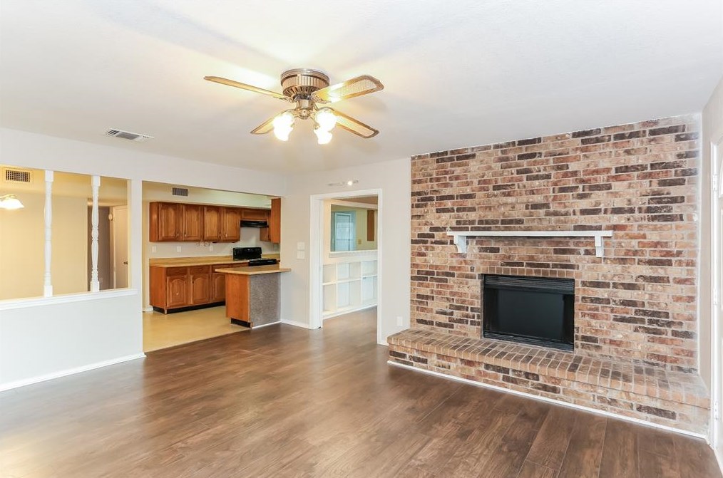 6908 Greenspring Dr, Arlington TX  76016-5140 exterior