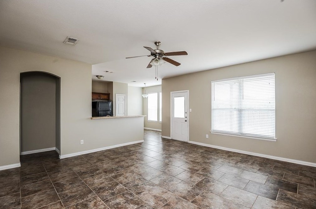 237 Kennedy Dr, Crowley TX  76036-4056 exterior