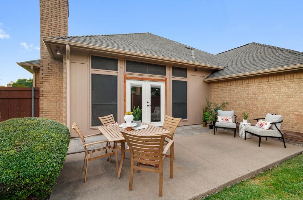 4204 Clf Dr, Carrollton TX 75010-4031 exterior