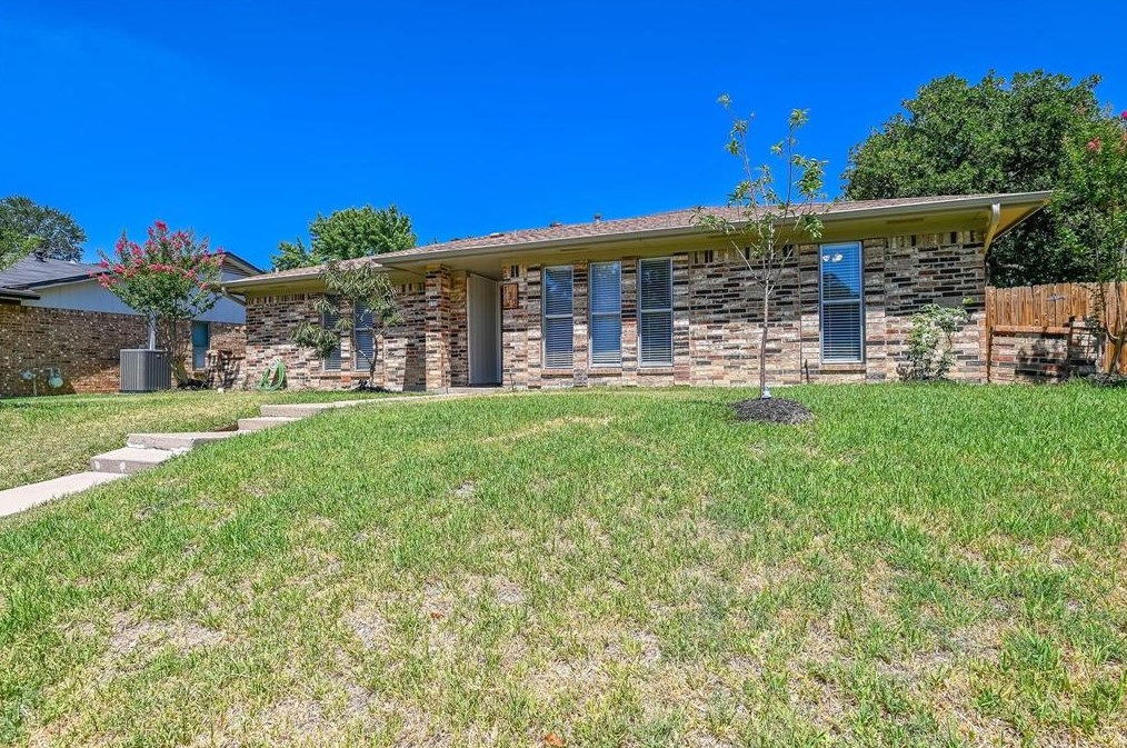 132 Heather Glen Dr, Coppell TX  75019-5820 exterior