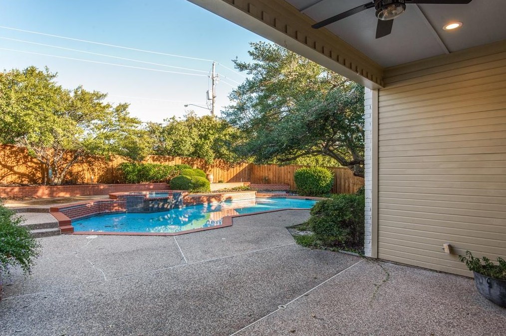 9506 Moss Hvn Dr, Dallas TX  75231-2610 exterior