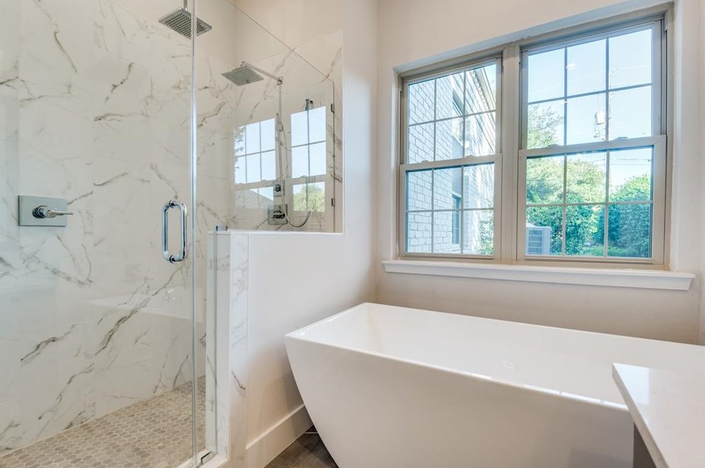 9506 Moss Hvn Dr, Dallas TX  75231-2610 exterior