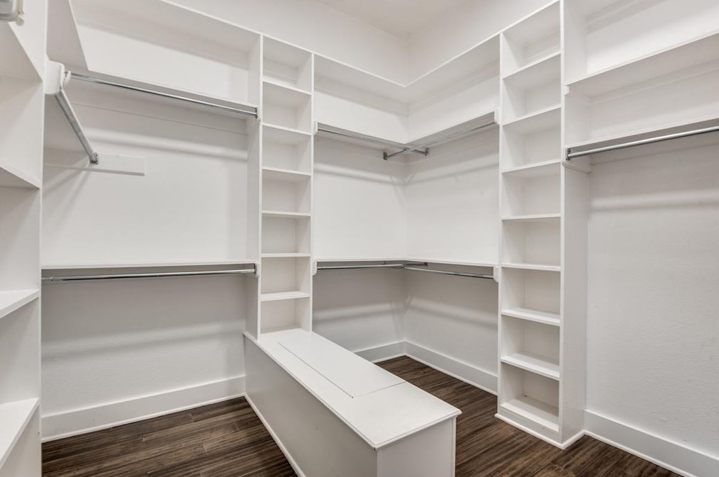 9506 Moss Hvn Dr, Dallas TX  75231-2610 exterior