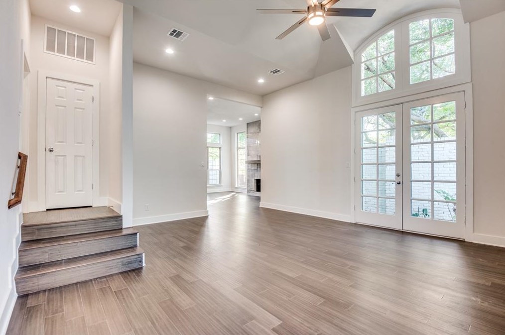 9506 Moss Hvn Dr, Dallas TX  75231-2610 exterior