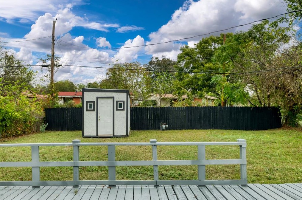 1237 Pentagon Pkwy, Dallas TX  75216-6992 exterior