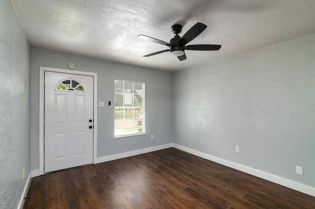 1237 Pentagon Pkwy, Dallas TX  75216-6992 exterior