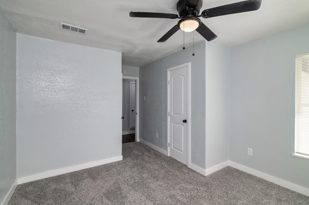 1237 Pentagon Pkwy, Dallas TX  75216-6992 exterior