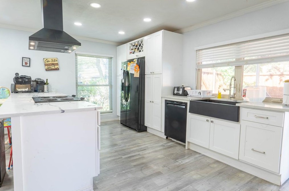 8512 Londonderry Ln, Dallas TX  75228-5441 exterior