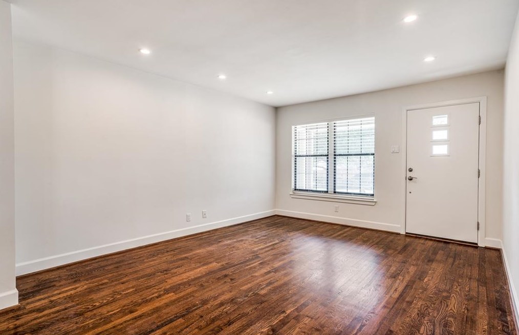 1805 Mariposa Dr, Dallas TX  75228-3634 exterior