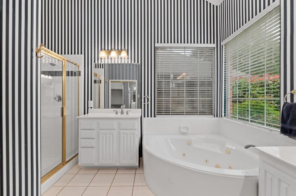 3781 Lakeway Ct, Addison TX 75001-7945 exterior