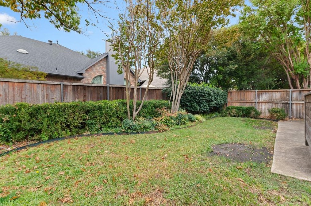 3781 Lakeway Ct, Addison TX 75001-7945 exterior