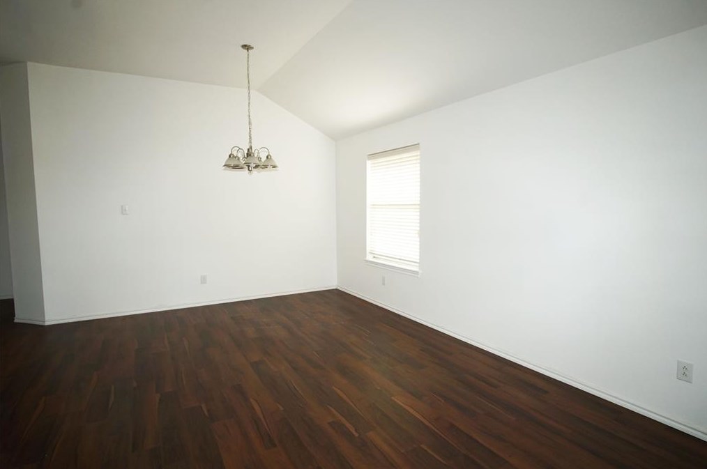 2572 Taos Dr, Grand Prairie TX  75051-5313 exterior