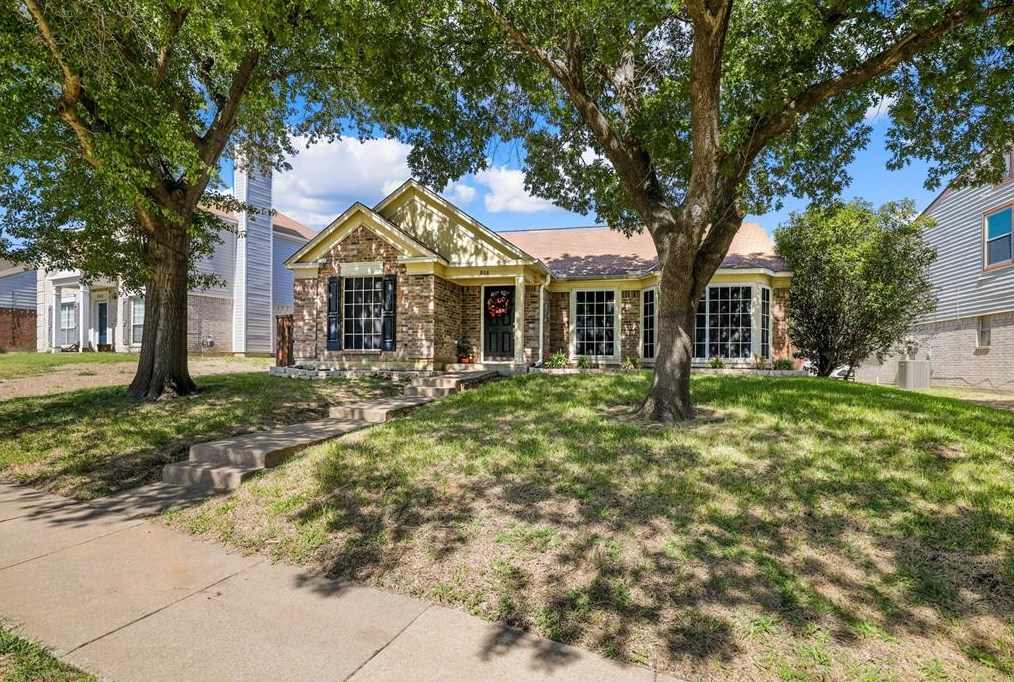 868 Chaparral Dr, Grand Prairie TX  75052-3133 exterior