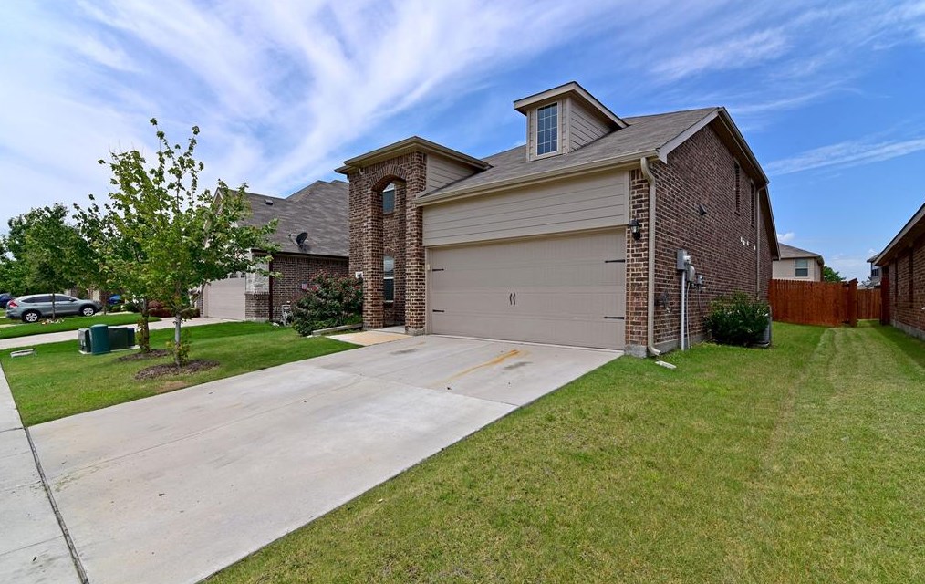 2011 Childress Dr, Forney TX  75126-5180 exterior