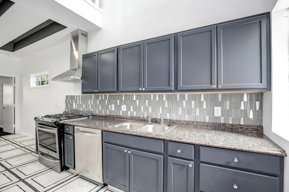 2403 Gdn Dr, Dallas TX  75215-4546 exterior