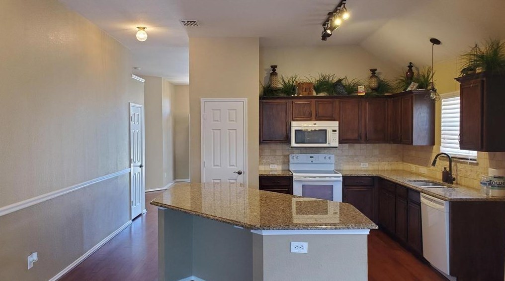 5808 Hidden Pine Ln, Mckinney TX  75070-6976 exterior