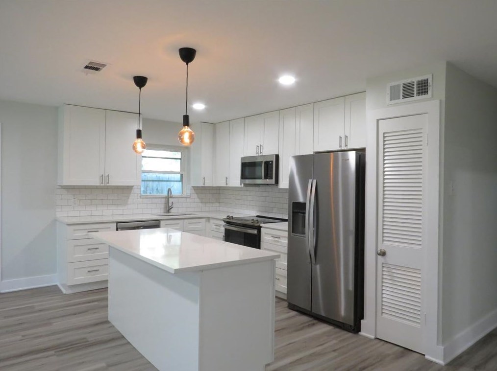 10832 Marchant Cir, Dallas TX  75218-2311 exterior