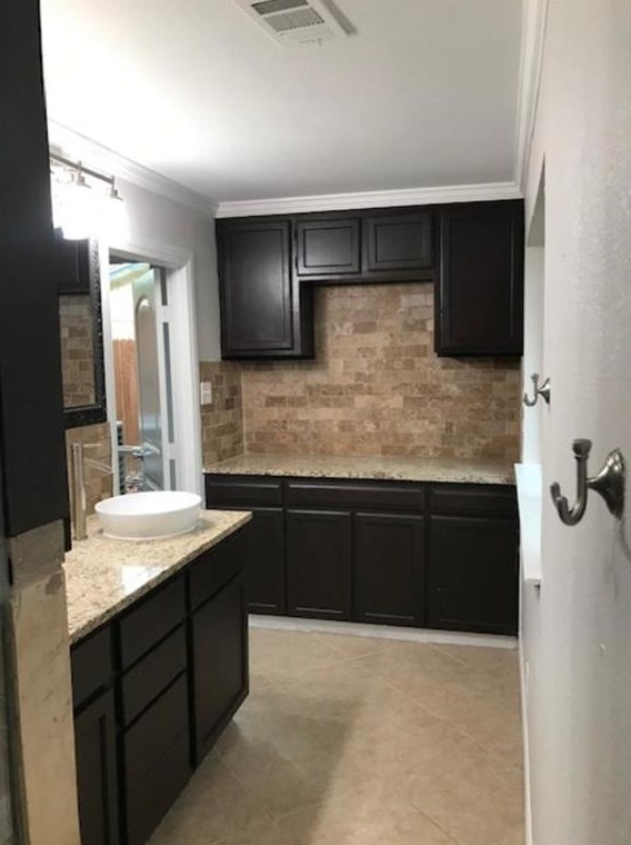 937 Vaughn Dr, Burleson, TX 76028