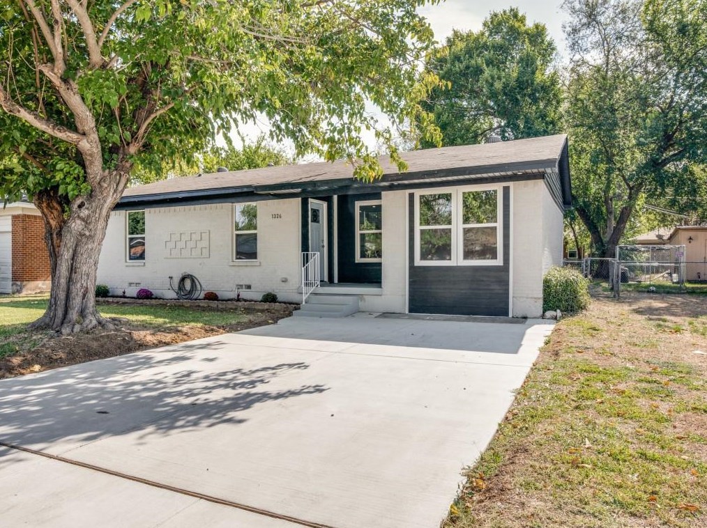 1326 Belmont St, Mesquite TX  75149-2147 exterior