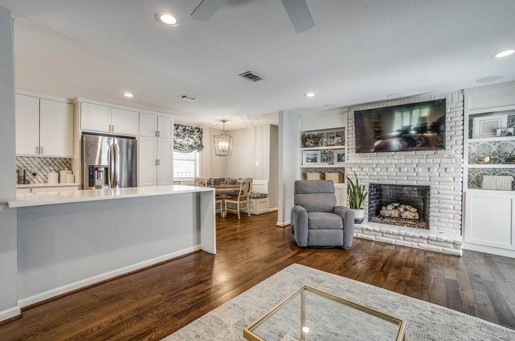 8363 San Cristobal Dr, Dallas TX  75218-4337 exterior