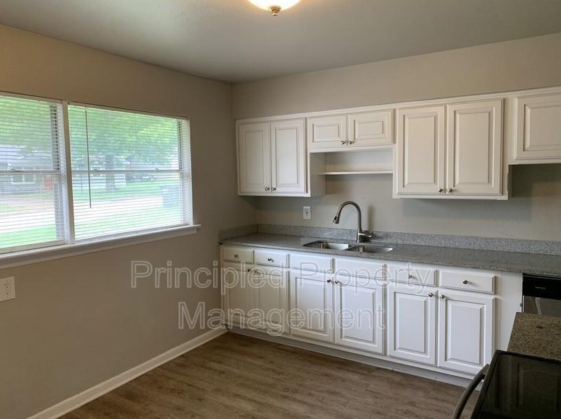 7204 Greenlee St, Fort Worth TX  76112-5809 exterior
