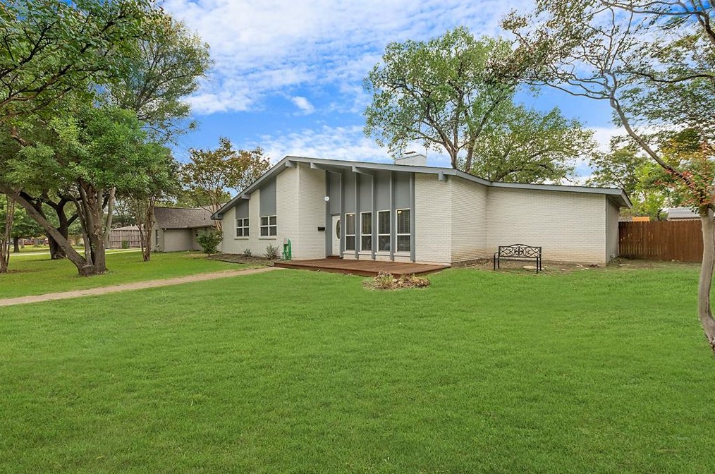 3179 Jubilee Trl, Dallas TX  75229-3815 exterior