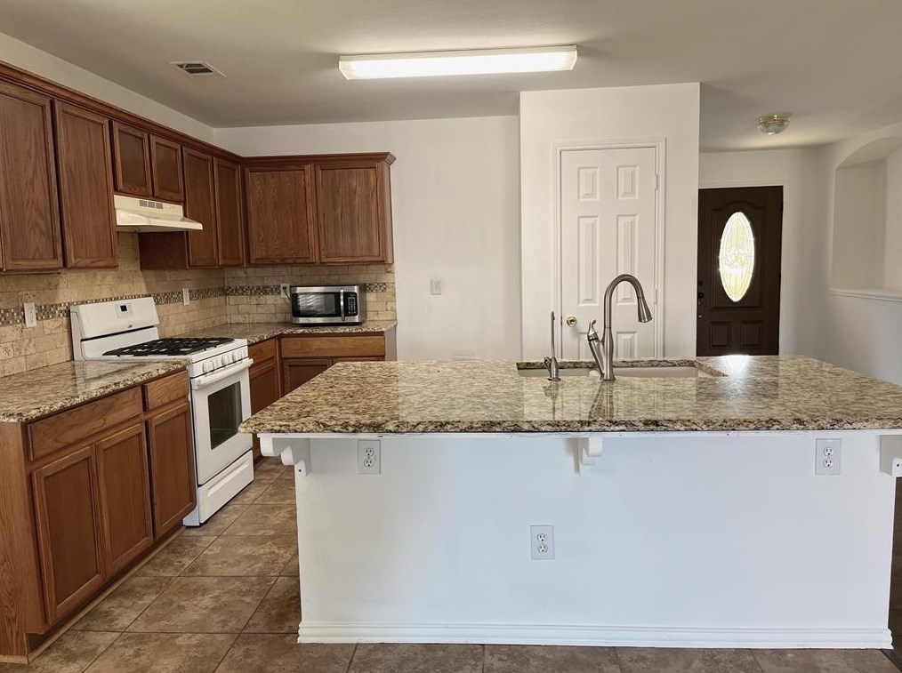 1104 Piedmont Dr, Mckinney TX  75071-6092 exterior