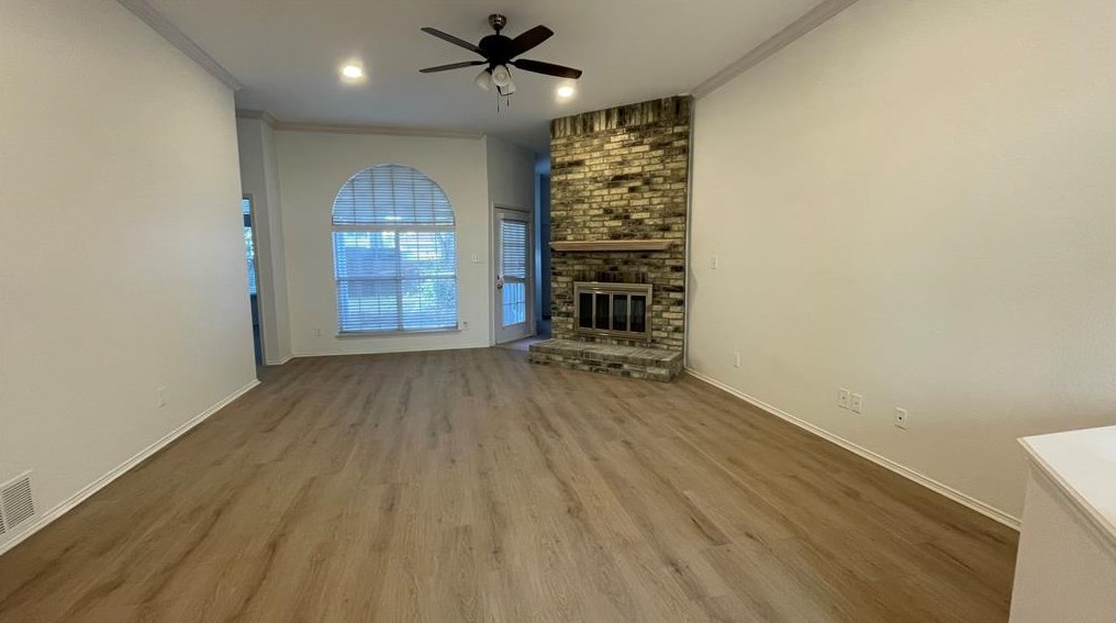 1615 Palisades Dr, Carrollton TX  75007-5044 exterior