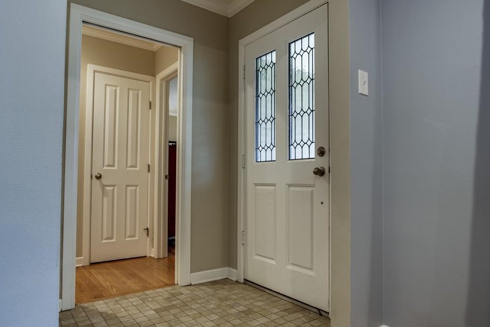 6826 Winchester St, Dallas TX  75231-8124 exterior