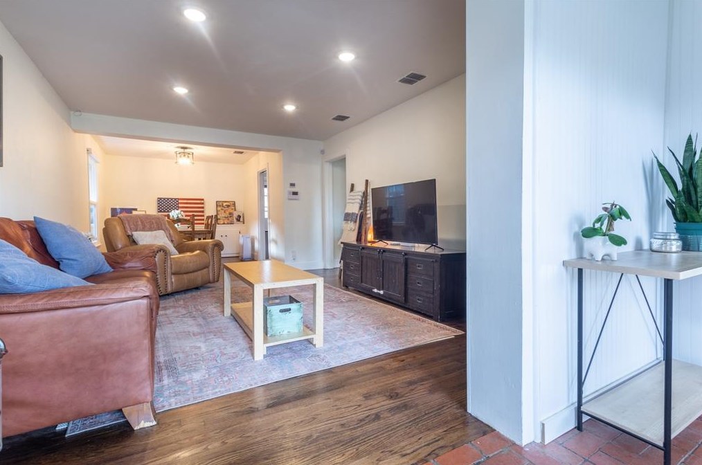 6665 Highgate Ln, Dallas TX 75214-2200 exterior