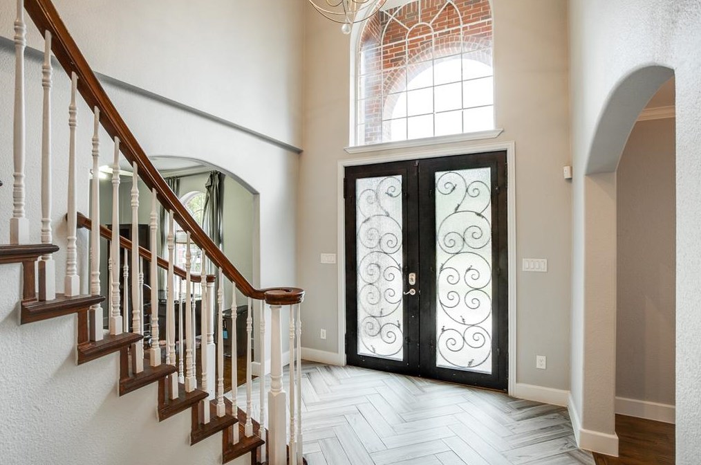 5121 Stoneleigh Ave, Dallas TX  75235-8330 exterior