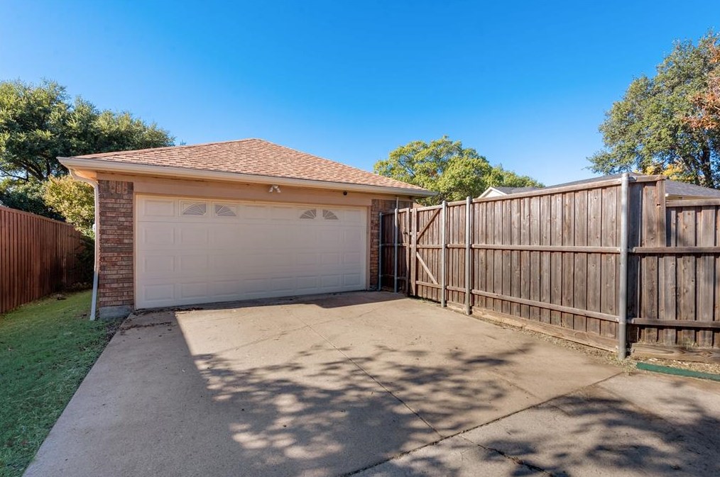 2902 Palisades Dr, Carrollton TX 75007-5083 exterior