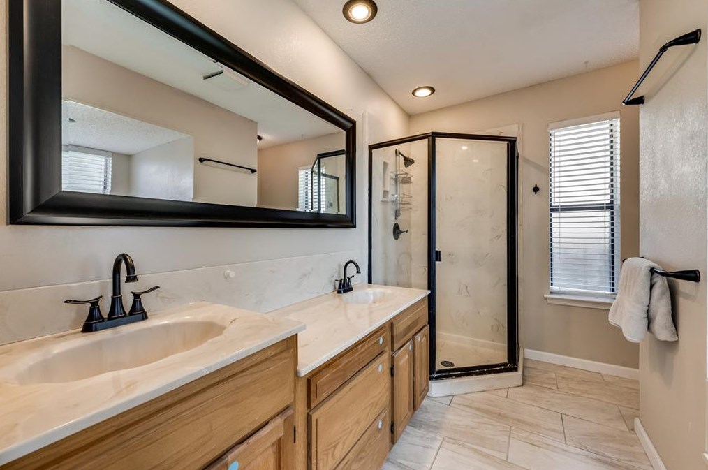 2902 Palisades Dr, Carrollton TX 75007-5083 exterior