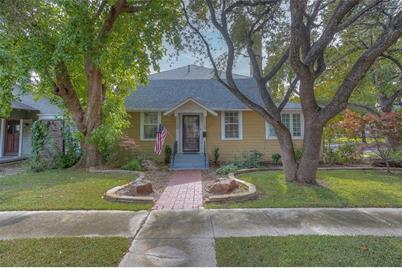 3825 Clarke Avenue - Photo 1