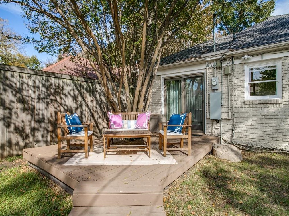 423 Valencia St, Dallas TX  75223-1318 exterior