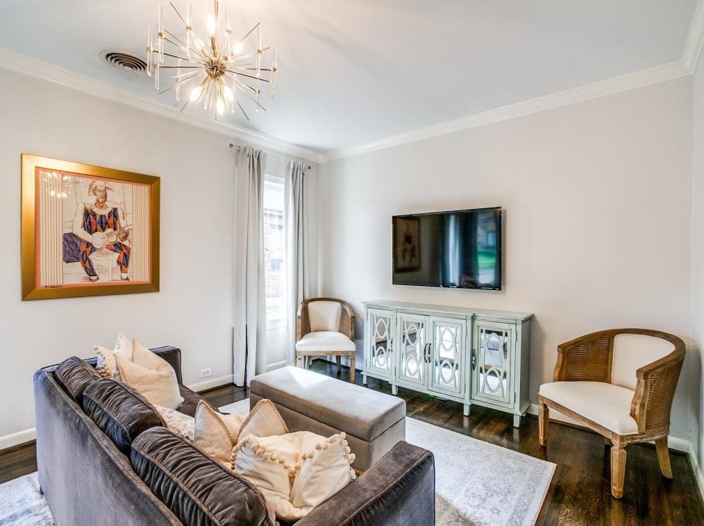 423 Valencia St, Dallas TX  75223-1318 exterior