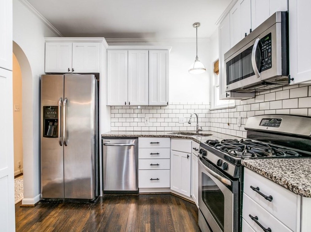 423 Valencia St, Dallas TX  75223-1318 exterior