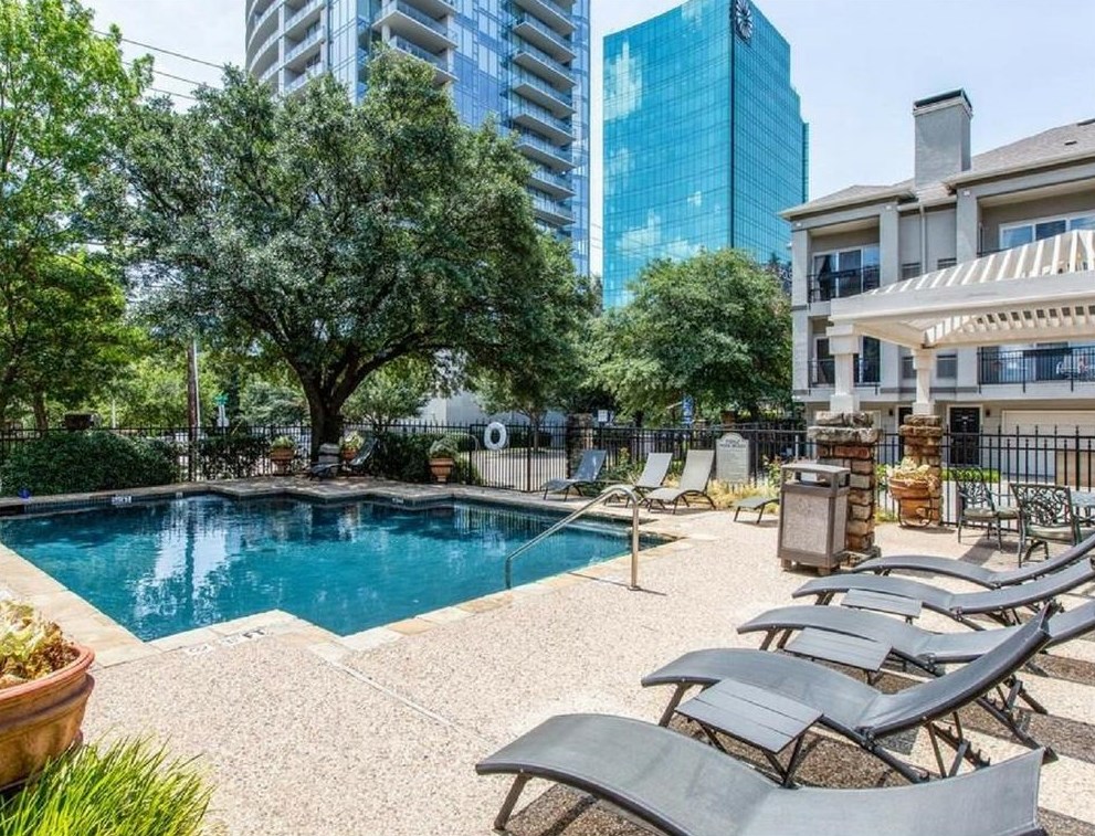 2201 Wolf St, Dallas TX  75201-1137 exterior