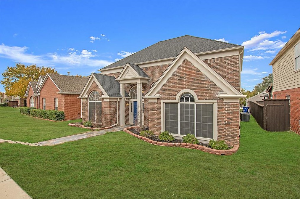 2103 Dover Dr, Carrollton, TX 75006