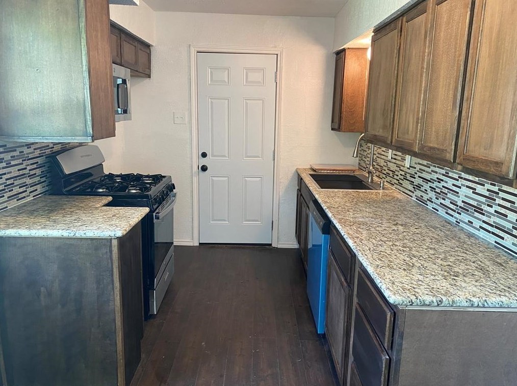 2020 Avis Cir, Mesquite TX  75149-6441 exterior