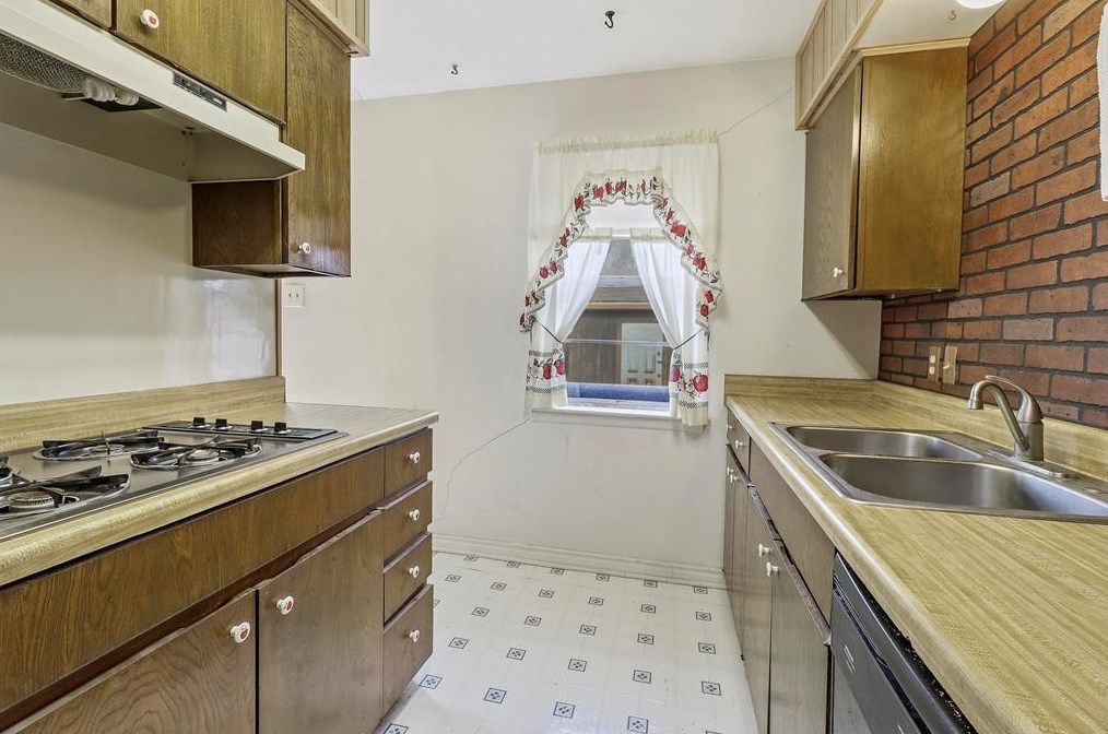 2409 Moreland Dr, Mesquite TX 75150-5325 exterior