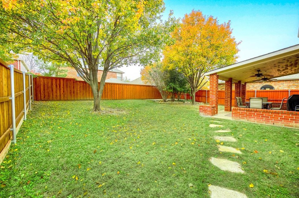 2304 Sheldon Dr, Mckinney TX 75070-2442 exterior