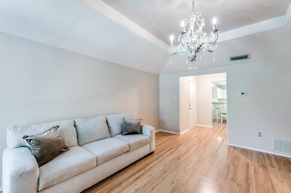 2507 Beverly Hills Ln, Mesquite TX  75150-1166 exterior