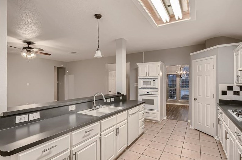 2021 Cantura Dr, Mesquite TX  75181-4650 exterior