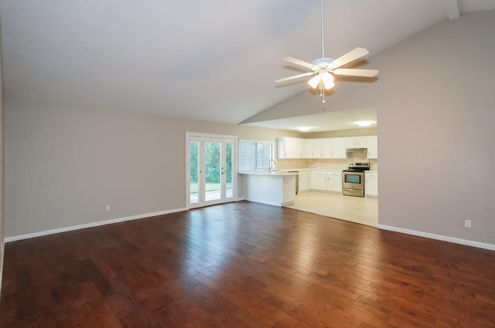410 Crossland Blvd, Grand Prairie TX  75052-6607 exterior