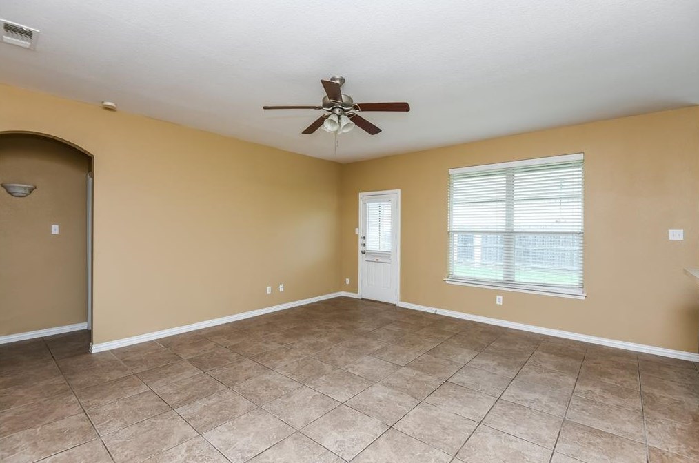 200 Kennedy Dr, Crowley TX  76036-4057 exterior