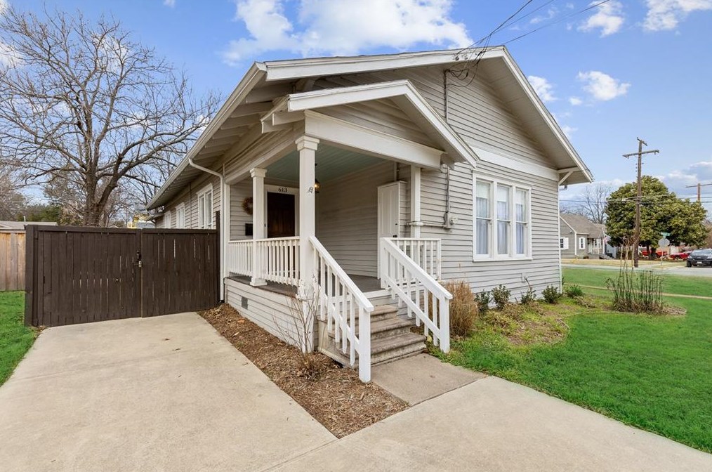 613 Kentucky St, Mckinney TX  75069-2703 exterior